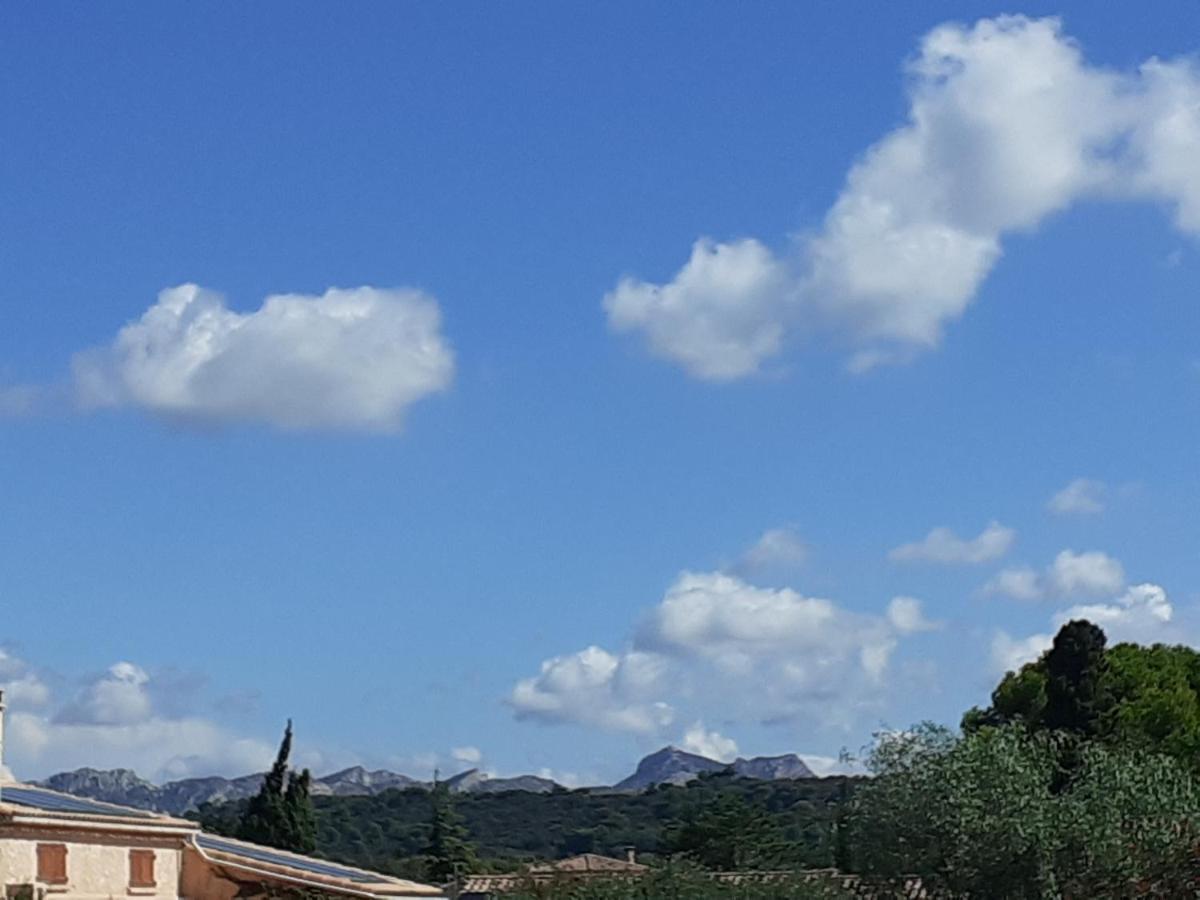 Sous Le Soleil Des Alpilles Daire Mouries Dış mekan fotoğraf