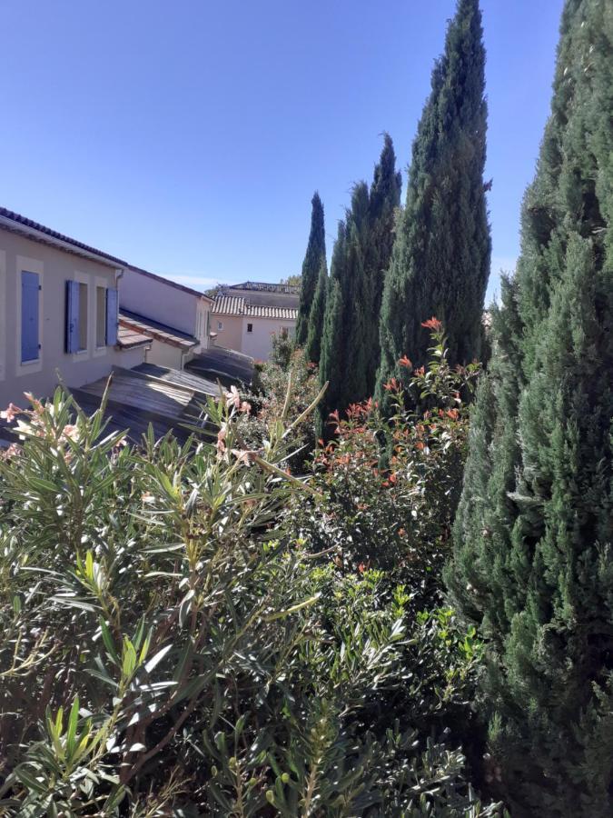 Sous Le Soleil Des Alpilles Daire Mouries Dış mekan fotoğraf